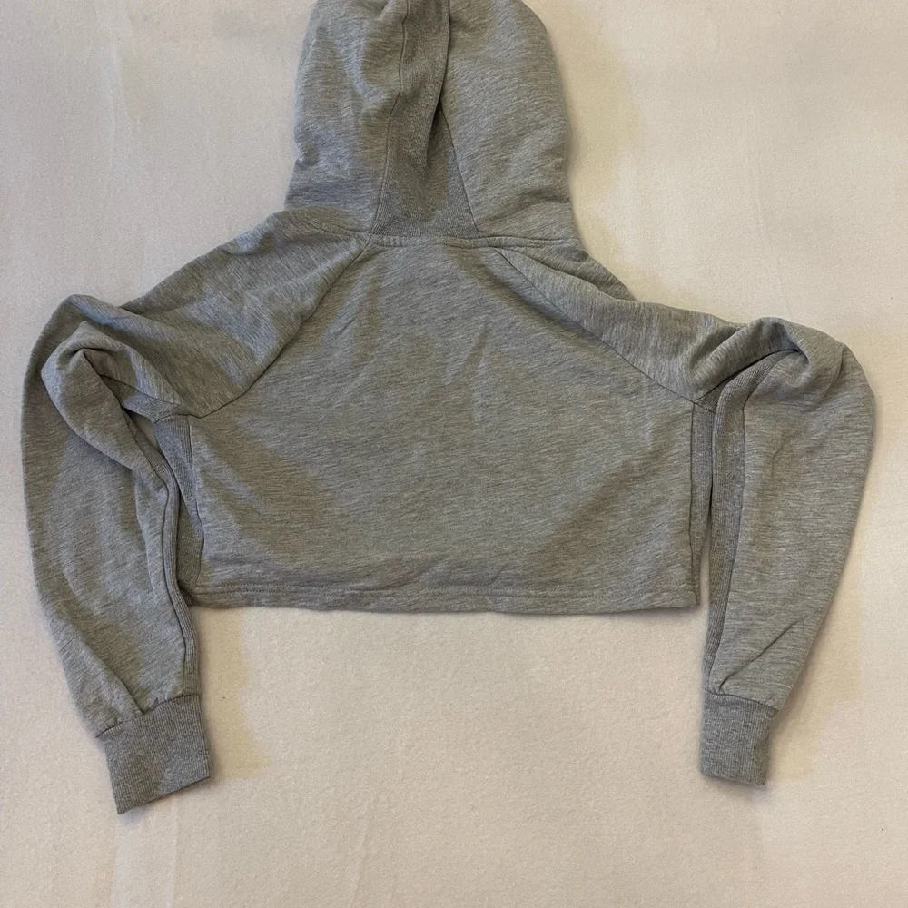Gymshark Light Gray Cropped Hoodie - Picture 3 of 5